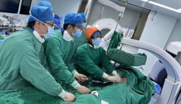 桂中地区首例——我院血管介入外科成功完成3D影像融合联合IBE技术治疗复杂腹主动脉瘤