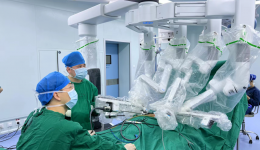桂中北首例达芬奇机器人辅助腔镜甲状腺癌根治术在我院顺利完成